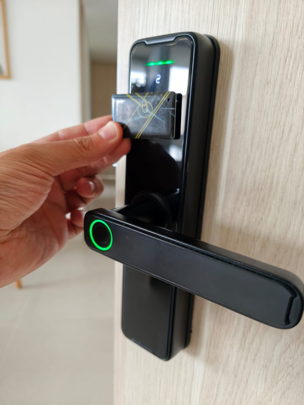 Desbloqueo con tarjeta RFID en la cerradura ONA